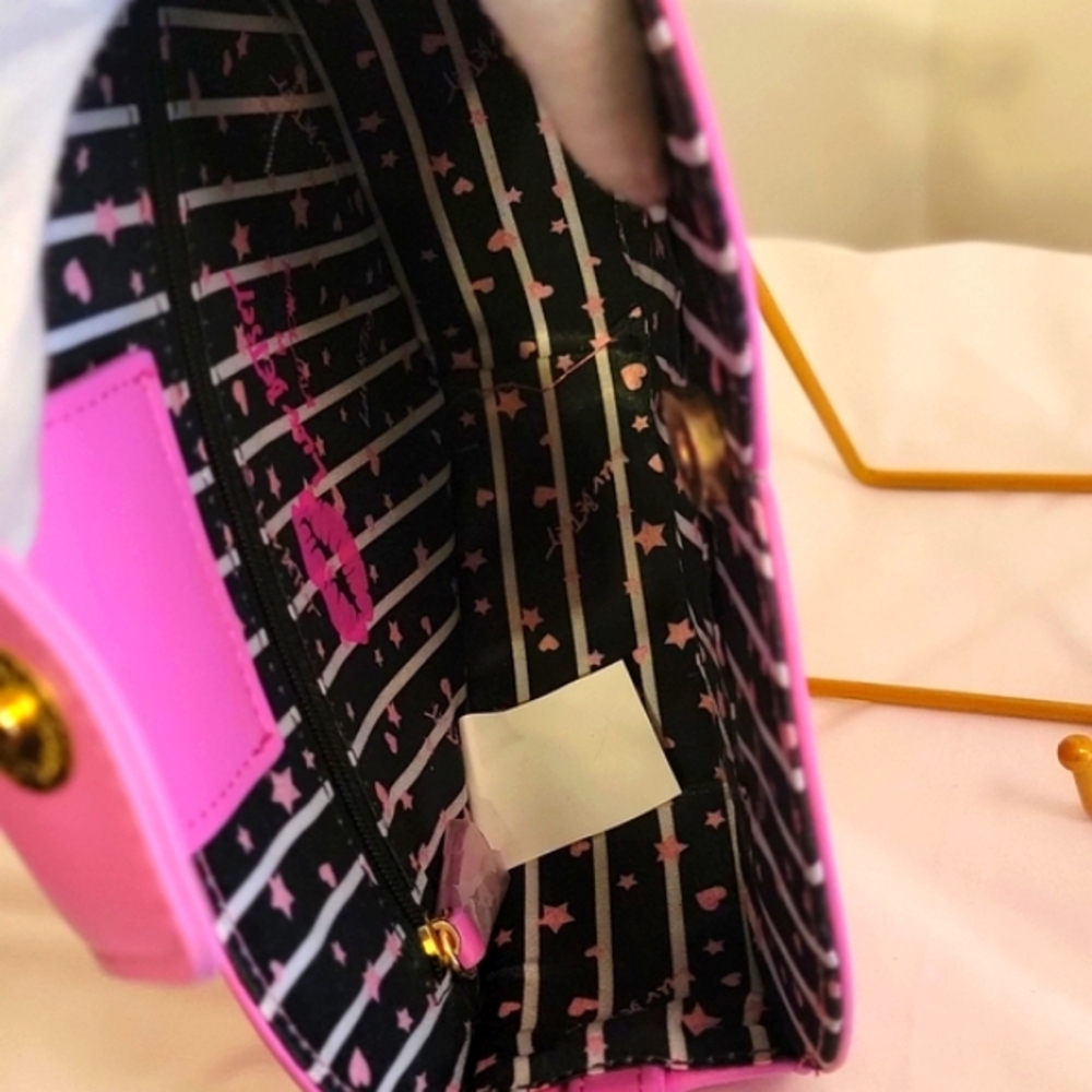 Betsey Johnson Heart Shape Crossbody - Picture 6 of 6